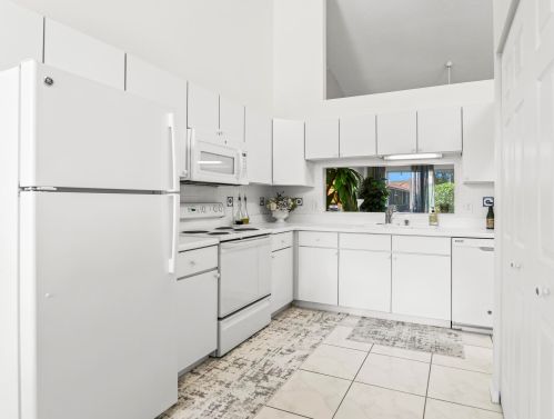 6392 Long Ky Ln, Boynton Beach FL 33472-2374 exterior