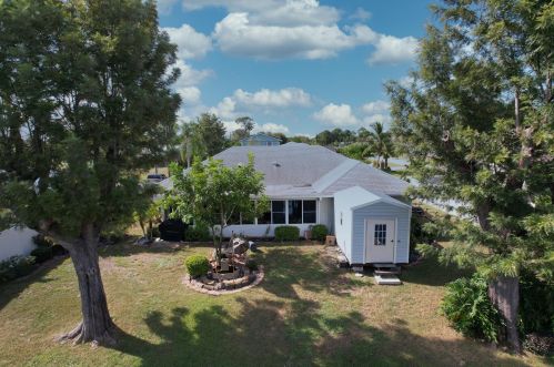 727 Calmoso Dr, Fort Pierce FL 34983-2208 exterior