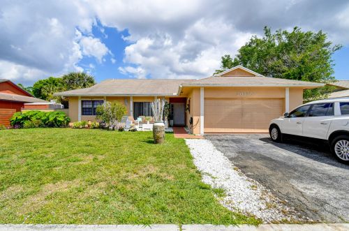 20570 Carousel Cir, Boca Raton FL  33434-3931 exterior