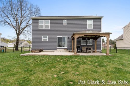 865 Torrie Cir, Meskegon, MI 49441-5580