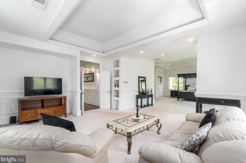 1347 Kirby Rd, Mc Lean VA  22101-2410 exterior