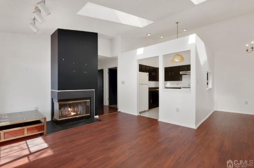 242 Kempsey Dr, New Brunswick NJ  08902-4220 exterior