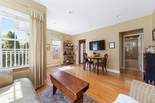 170 Pick Ave, Elmhurst IL 60126-3018 exterior