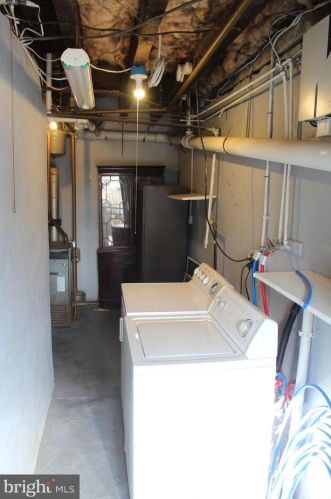 6705 Glenloch St, Philadelphia PA 19135-2224 exterior