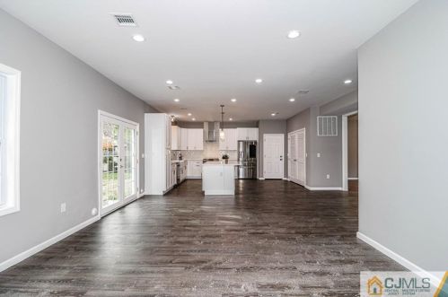 6 Dayton Rd, Edison NJ  08817-4007 exterior