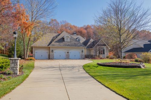 4104 Oakharbor St, Kalamazoo, MI 49009-6185