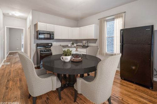 8720 Muskegon Ave, Chicago IL 60617-4935 exterior