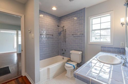 2001 Alguno Rd, Austin TX 78757-3223 exterior