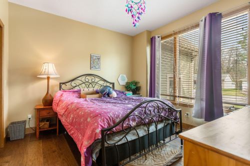 1061 Robinhood Dr, Meskegon MI  49445-2075 exterior