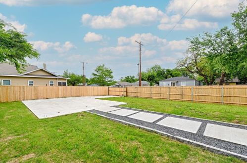 3903 Bernal Dr, Dallas TX 75212-3302 exterior