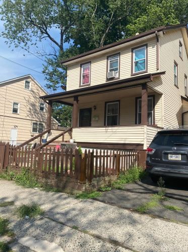 26 Becker Ter, Irvington NJ 07111-1311 exterior