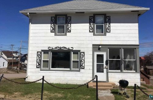 45 Chapman St, Ely, MN 55731-1227