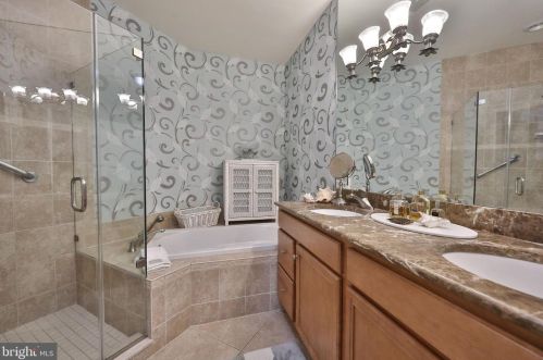 300 Carson Ter, Huntingdon Valley PA 19006-4719 exterior