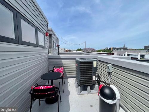 930 2nd St, Philadelphia PA 19133-3303 exterior