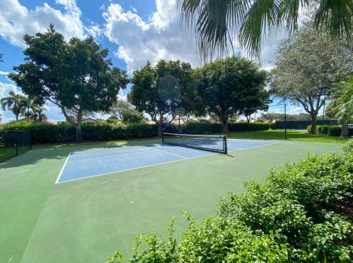 6904 Molakai Cir, Boynton Beach FL 33437-7030 exterior