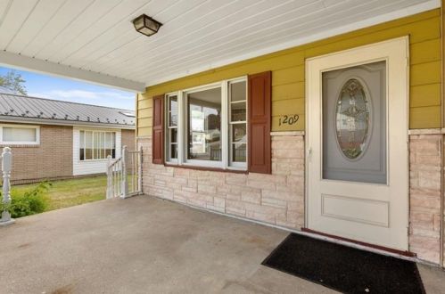 1209 Nimick Ave, Monaca, PA 15061-1006