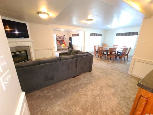 11902 Autumn Rdg Dr, Sandy UT 84092-7342 exterior