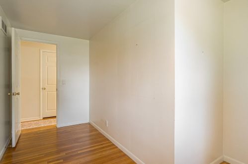 1136 Brewster Rd, Rochester MI 48309-1433 exterior