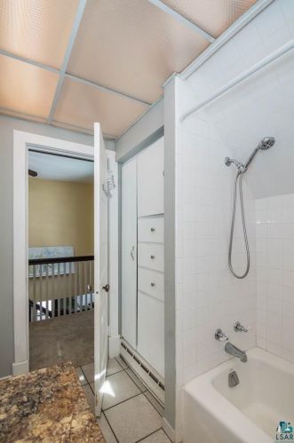 3822 4 St, Duluth MN 55804-1841 exterior