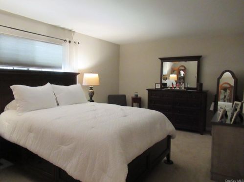 48 Brittany Dr, Middletown NY 10940-4251 exterior