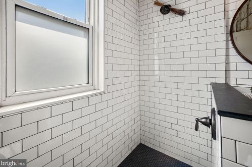 1933 Smt Pl, Washington DC 20002-1353 exterior