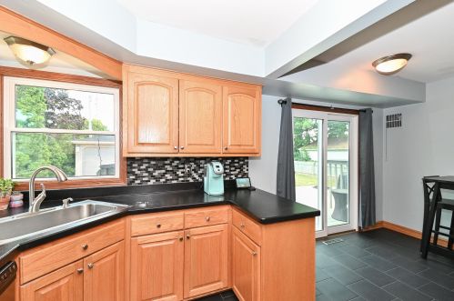 2965 99, Milwaukee WI 53227-3674 exterior