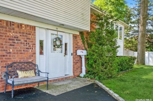 20 Linda Ln, Commack NY  11725-2312 exterior