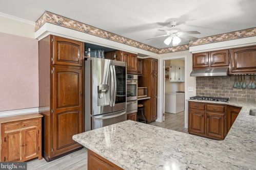 10 Blue Rdg Dr, Trenton NJ 08638-1214 exterior