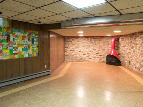 2565 Hunt Club Cir, Milwaukee WI 53209-1867 exterior