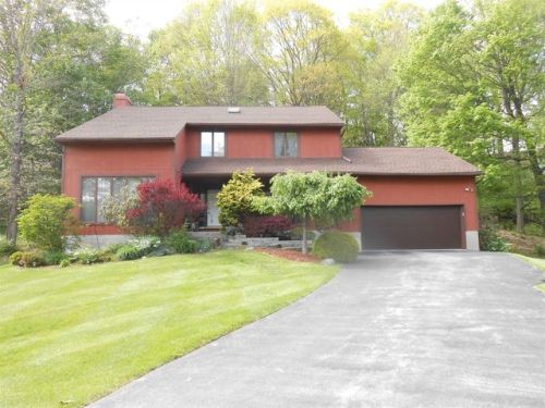 10 Kellerhause Dr, Poughkeepsie, NY 12603-5440