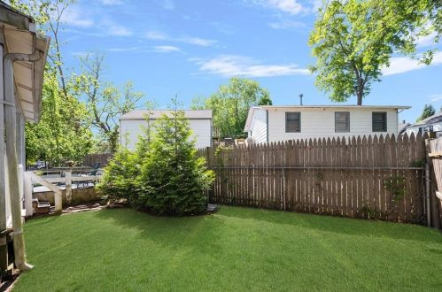 203 Sunnyside Ave, Woonsocket RI 02895-5103 exterior