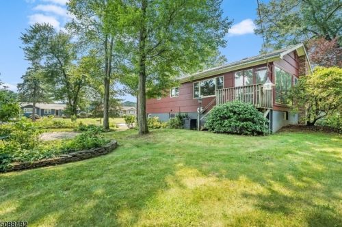 25 Knollwood Rd, Whippany NJ  07981-1820 exterior