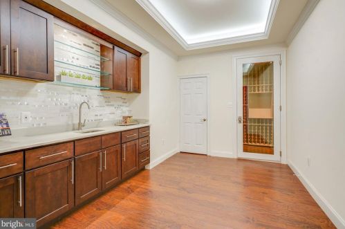 8505 Carlynn Dr, Bethesda MD 20817-4310 exterior