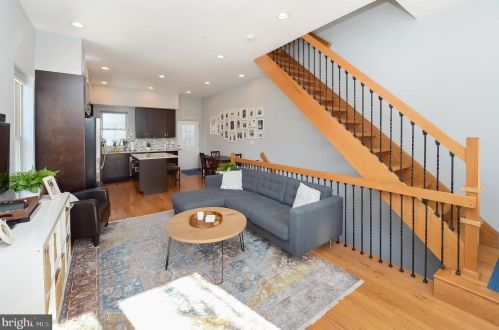 2307 Carpenter St, Philadelphia PA 19146-2516 exterior