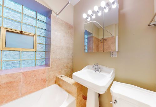 1922 Wilson Ave, Chicago IL 60625-3760 exterior