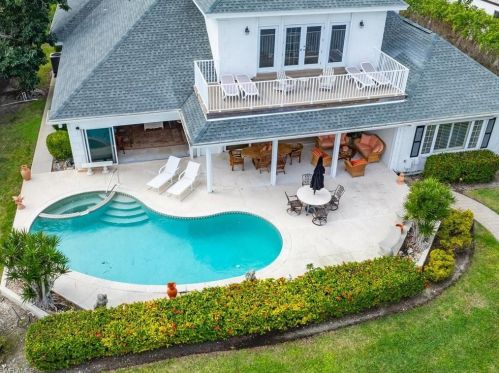 3191 Gin Ln, Naples FL 34102-7814 exterior