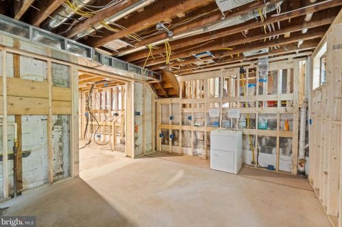 5121 Klingle St, Washington DC  20016-2654 exterior