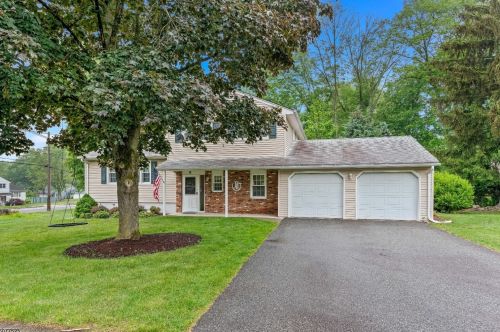 9 Slope Dr, Dover, NJ 07801-1911