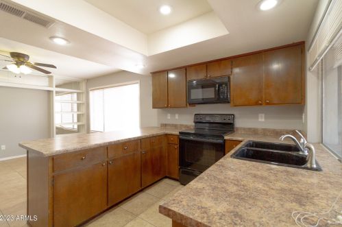 4221 Crocus Dr, Phoenix AZ  85053-5316 exterior