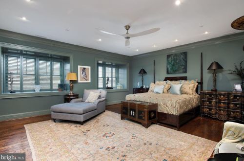 2735 Cathedral Ave, Washington DC  20008-4119 exterior