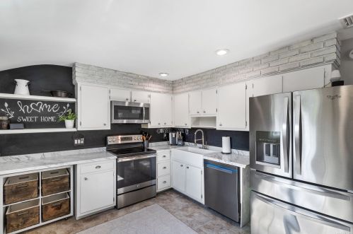 39 Eckert St, Huntington Station NY 11746-3816 exterior