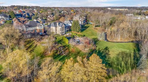 1140 Autumnview Dr, Rochester MI 48307-6060 exterior