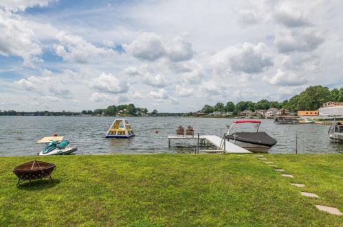 952 Eagle Lk Dr, Kalamazoo MI 49009-8429 exterior