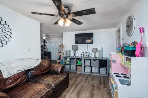 33 Garden St, Enfield, CT 06082-3650