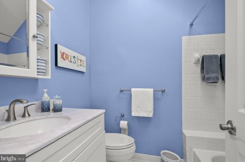 11820 Beekman Pl, Rockville MD 20854-2177 exterior