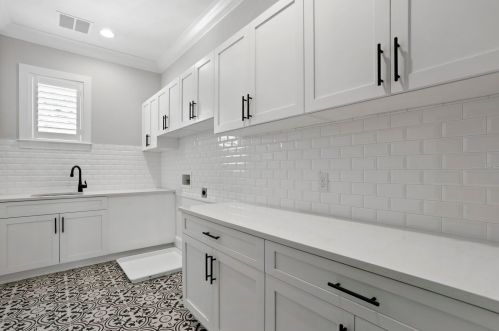 3302 Lawn Ave, Tampa FL  33611-1931 exterior