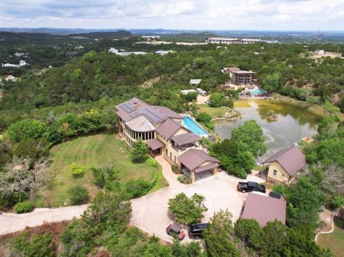 610 Crystal Crk Dr, Austin TX 78746-4728 exterior