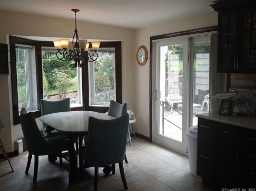 10 Bettswood Rd, Norwalk CT 06851-5104 exterior