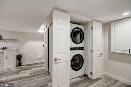 2911 17th St, Washington DC  20018-1825 exterior