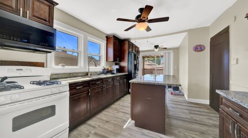 3637 59 Pl, Chicago IL 60629-3909 exterior